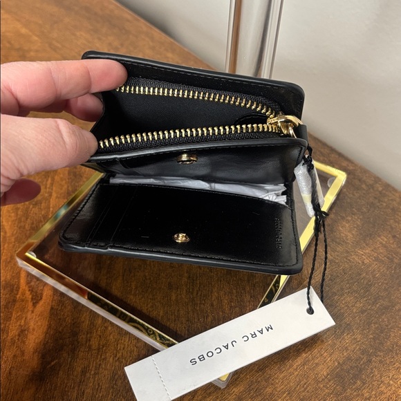 Marc Jacobs NWT Logo Wallet - Picture 8 of 16
